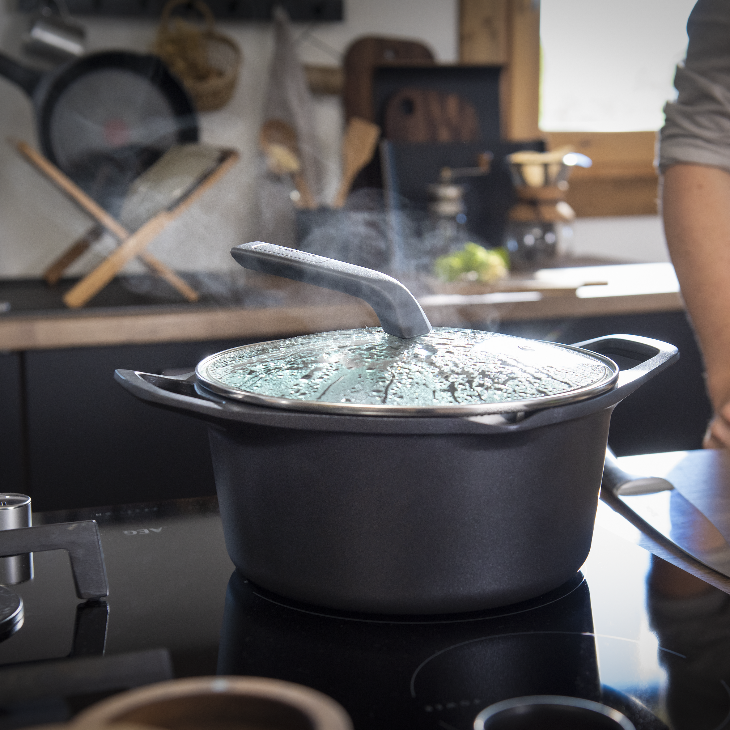 Faitout Tefal Titanium Essential 24 Cm - Revêtement Anti-Adhésif Haute Performance Résistant Aux Spatules Métal - Compatible Gaz, Électrique, Céramique