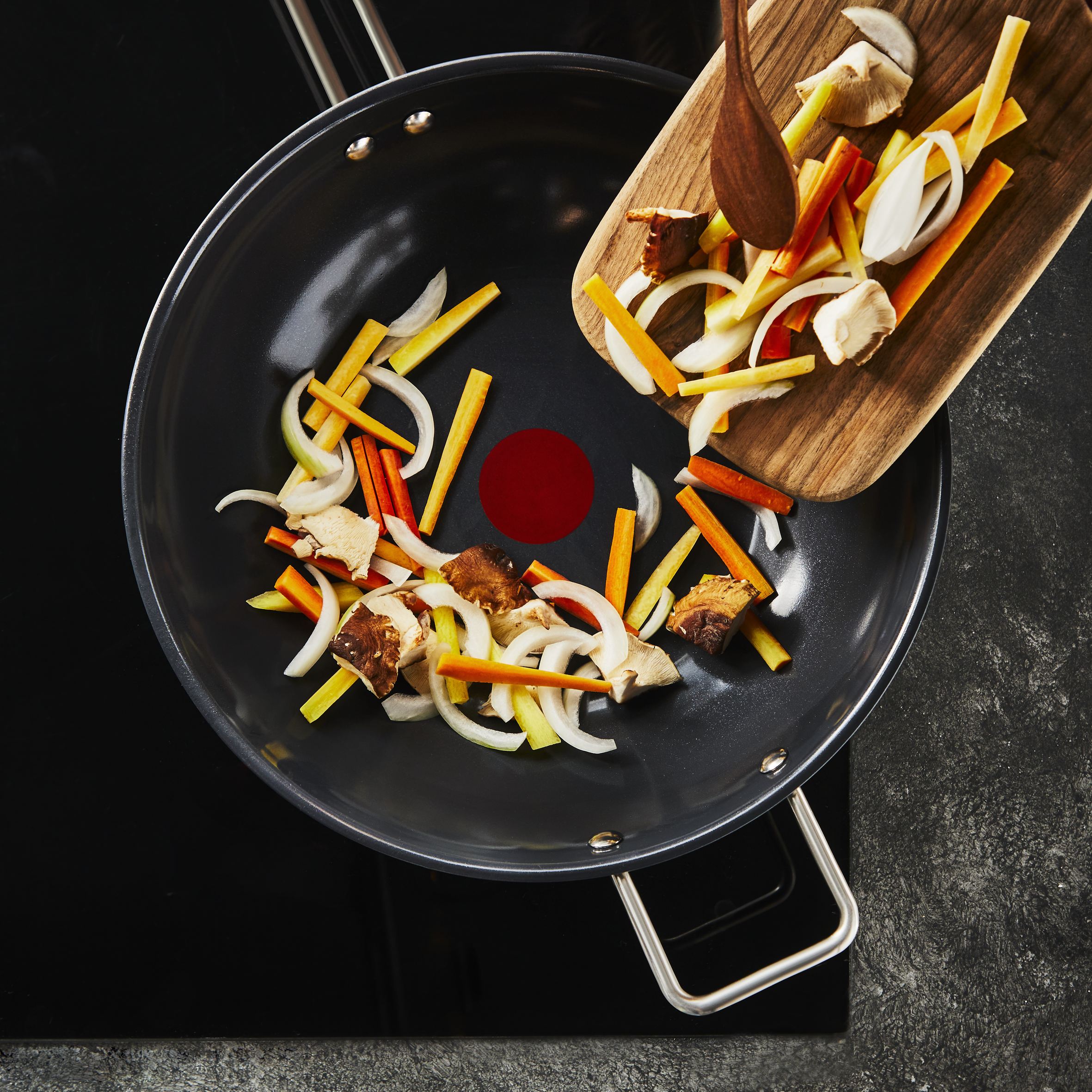Nordica, Poêle wok en acier inoxydable 28 cm, Revêtement antiadhésif en céramique | Poêles et casseroles en céramique Nordica, Poêle wok en acier inoxydable 28 cm, Revêtement antiadhésif en céramique | Poêles et casseroles en céramique