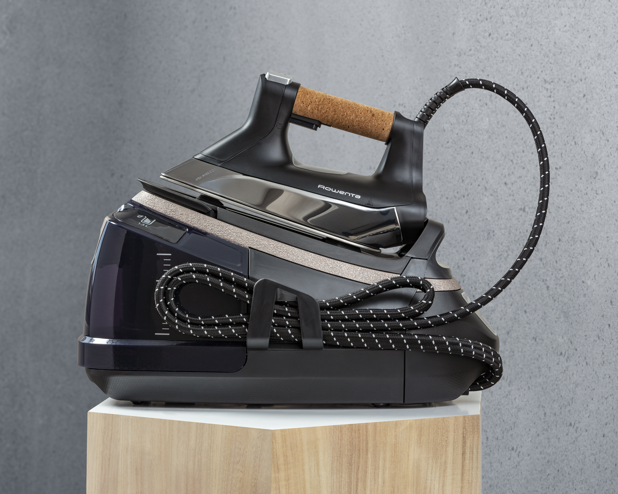 Rowenta Steam Pro, Ferro con Caldaia, Approccio Eco Design, 600 g/min, Beige, Cork Handle