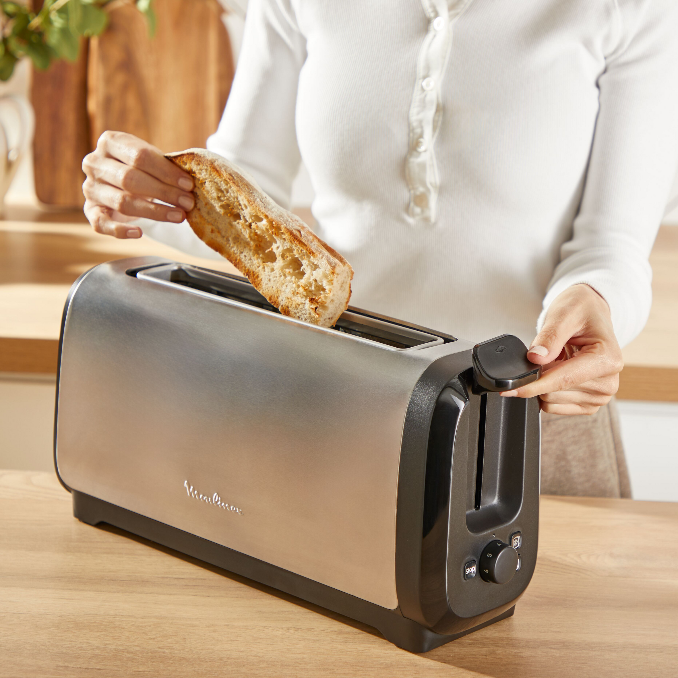 Tostadora de ranura larga, rápida y eficiente de Moulinex